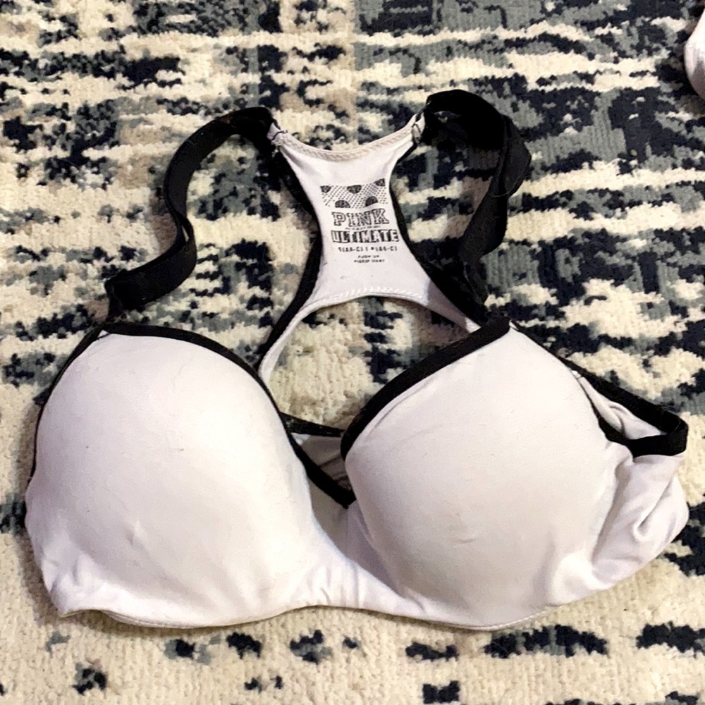 WHITE VS SPORTS BRA
